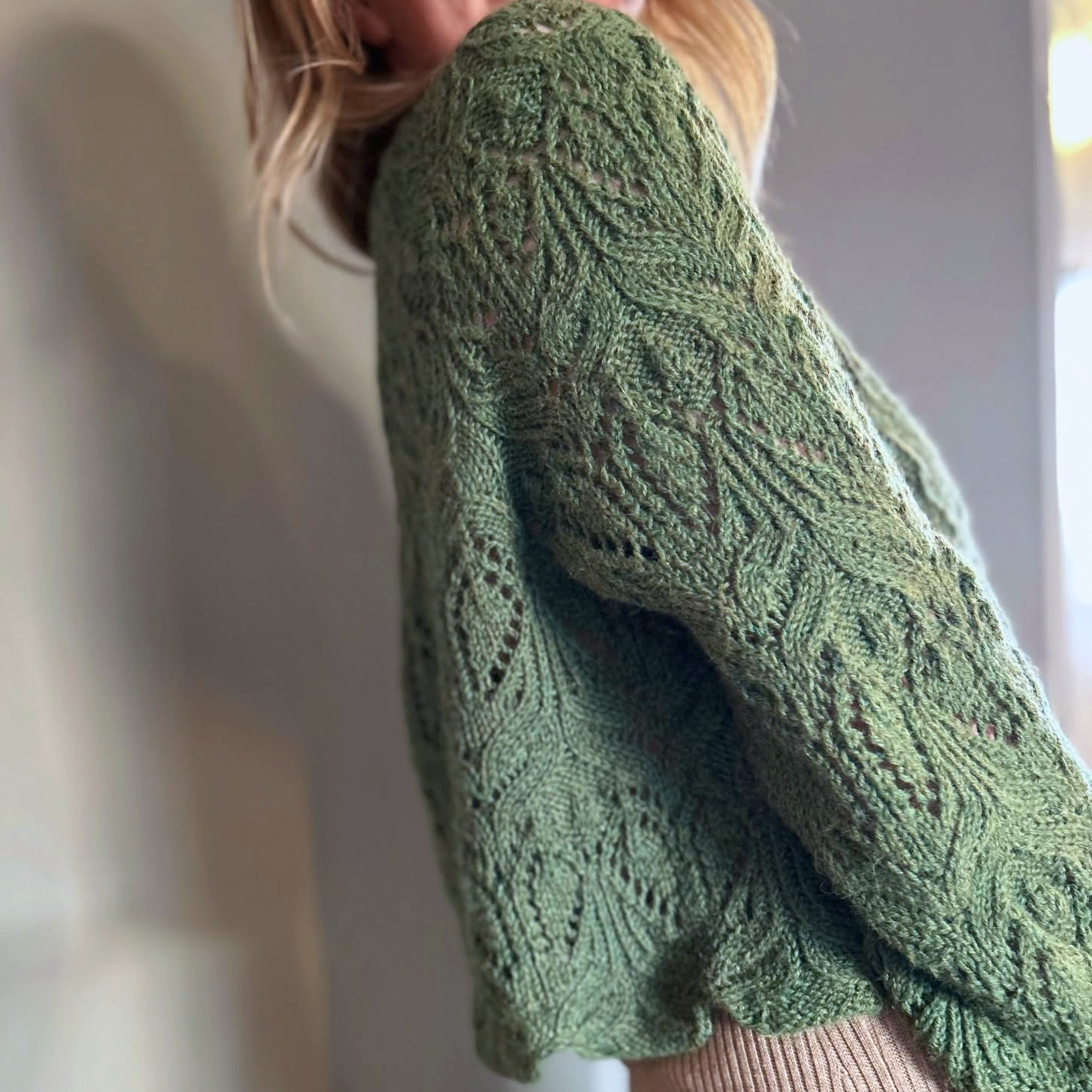 Lace pattern sweater shoulder