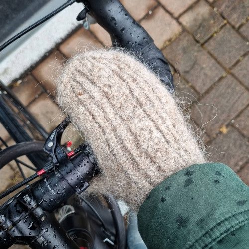 Kuvioidut huovutetut lapaset