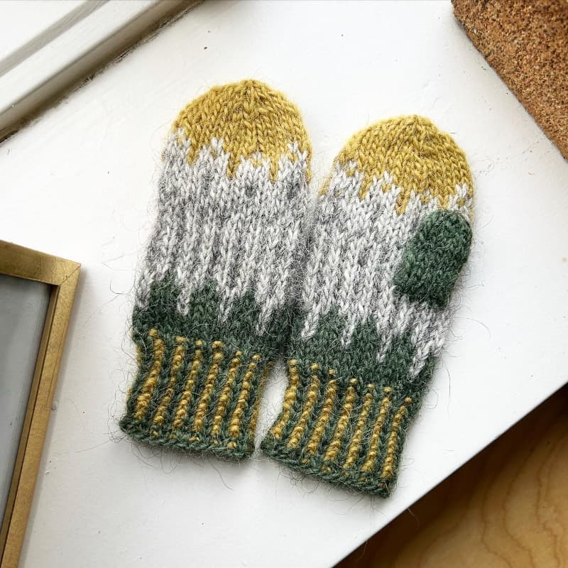 Patterned mittens